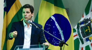 Daniel Vilela reforça infraestrutura de 126 municípios com investimento de R$ 165 milhões em asfalto de ruas e avenidas